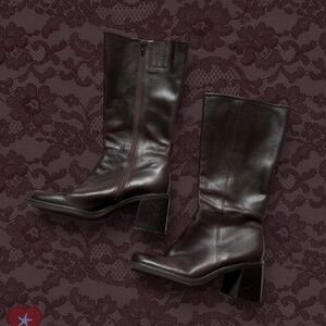 Vintage tall brown 90s leather boots